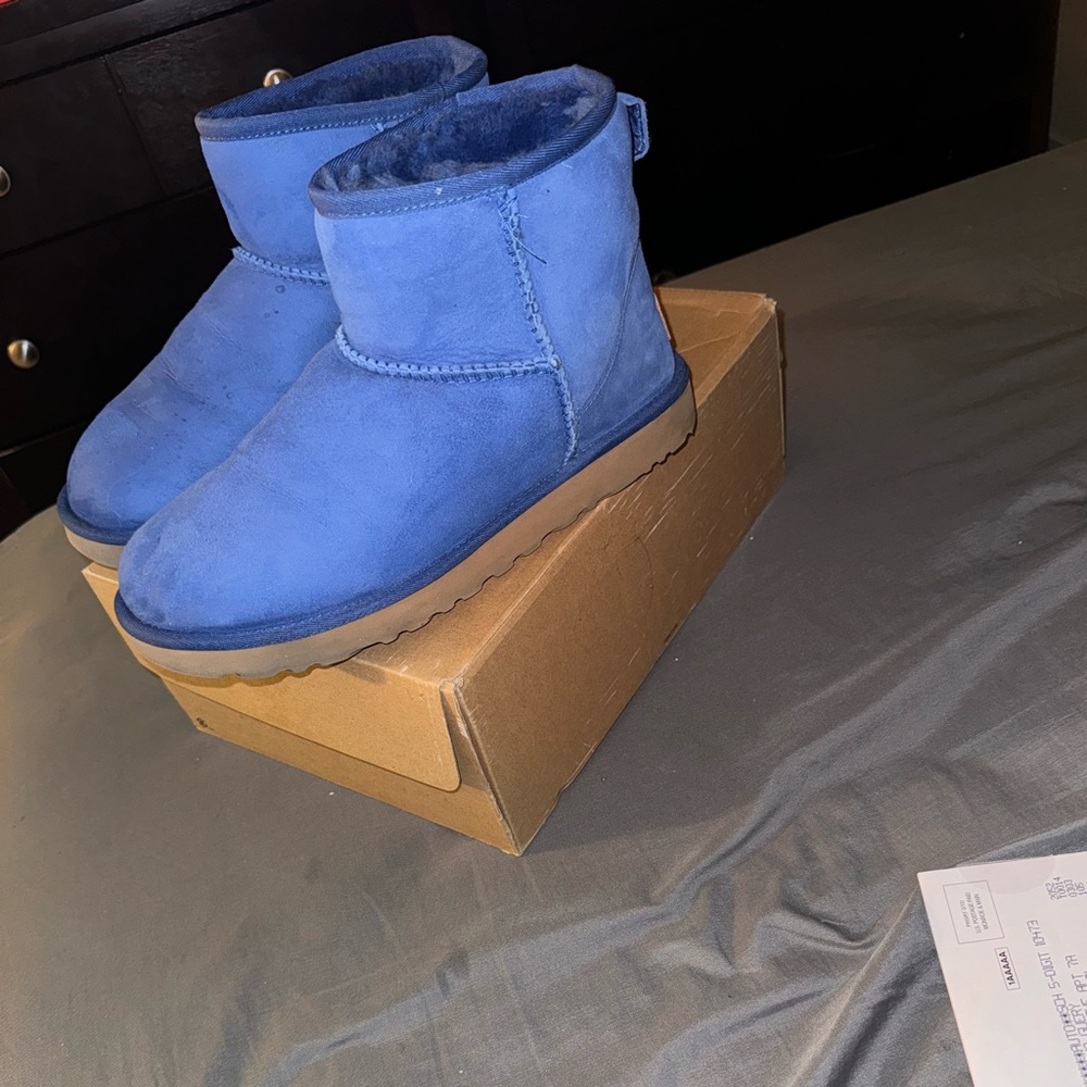 COPY - Lightly worn Uggz